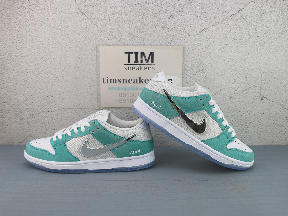 M Batch April Skateboards x Nike SB Dunk Low Pro QS FD2562-400